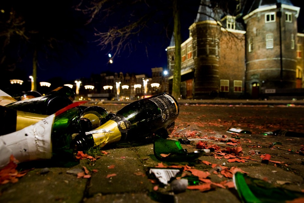 AMSTERDAM-VUURWERK-OPRUIMEN